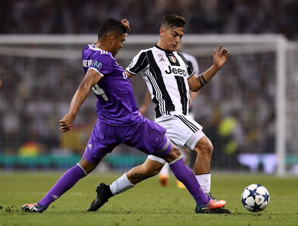 Juventus vs Real Madrid (Champions League, 4/4): Mối duyên nợ giữa bóng đá Italy và Tây Ban Nha tiếp tục bám lấy hai đội. Ở chung kết mùa trước, Real thắng 4-1 để lập kỷ lục trở thành đội đầu tiên bảo vệ thành công danh hiệu Champions League. Lần này, chuyến làm khách đến sân của Juventus sẽ không dễ thở cho thầy trò huấn luyện viên Zidane. Ảnh: Getty Images.