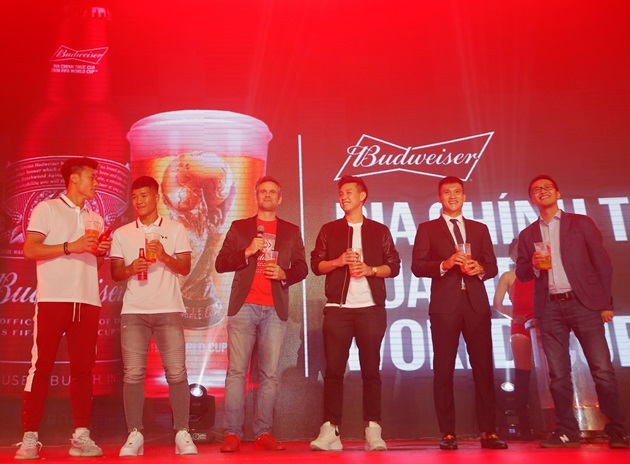 Đội hình may mắn nhất Việt Nam sẽ cùng Budweiser sang Nga xem World Cup 2018
