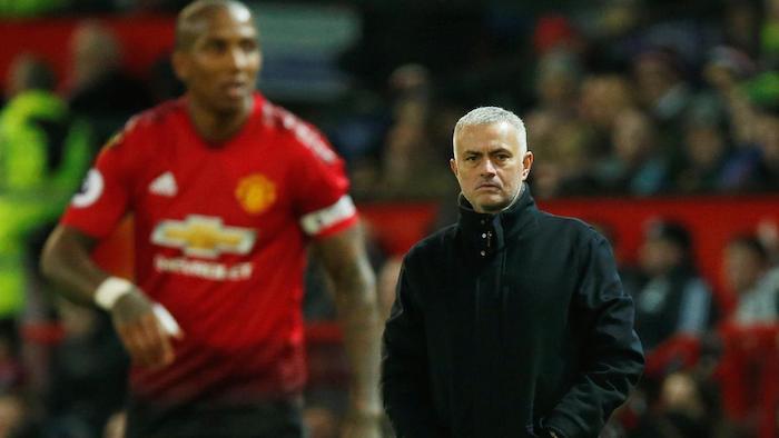 MU của Mourinho tệ hại công lẫn thủ.