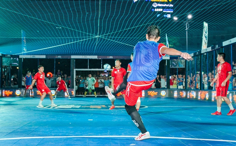 Bị A65 dẫn trước 1-0 nên Nam Phương Khánh Hoà đã dâng đội hình lên tấn công mạnh mẽ vào hiệp 2 của trận đấu. Cơ hội ở những giây cuối cùng cho Nam Phương Khánh Hoà chính là quả penalty để đưa trận đấu về tỉ số hòa.