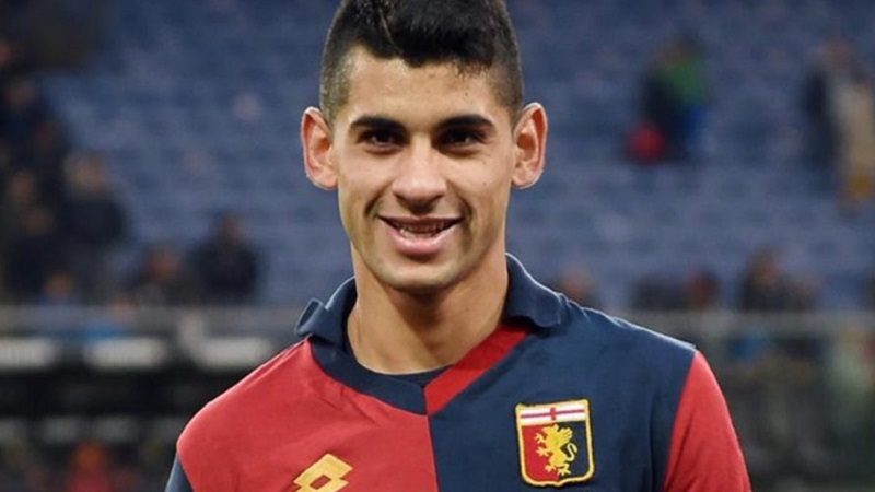 Cristian Romero trong màu áo Genoa.