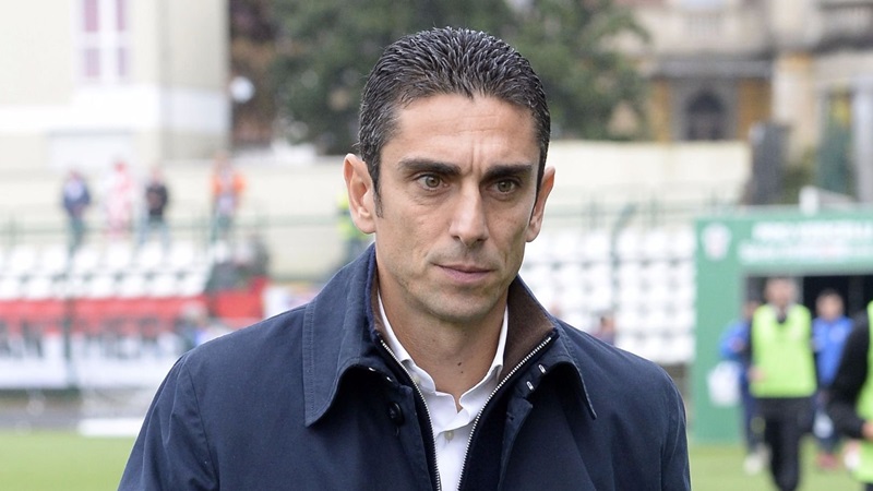 Moreno Longo (Frosinone): Trở lại Serie A, Frosinone ngay lập tức nếm trải sự khắc nghiệt. HLV Moreno Longo dù rất cố gắng nhưng không thể giúp Canarini thoát khỏi vị trí thứ 2 từ dưới lên. Đến ngày 19/12/2018, ông đã bị mất việc. Nhìn vào bảng thành tích của vị chiến lược gia này có thể thấy ban lãnh đạo của Frosinone đã kiên nhẫn đến mức nào. Trong suốt quãng thời gian tại vị, ông chỉ giành được đúng 1 chiến thắng, 5 trận hòa và để thua đến 11 trận.
