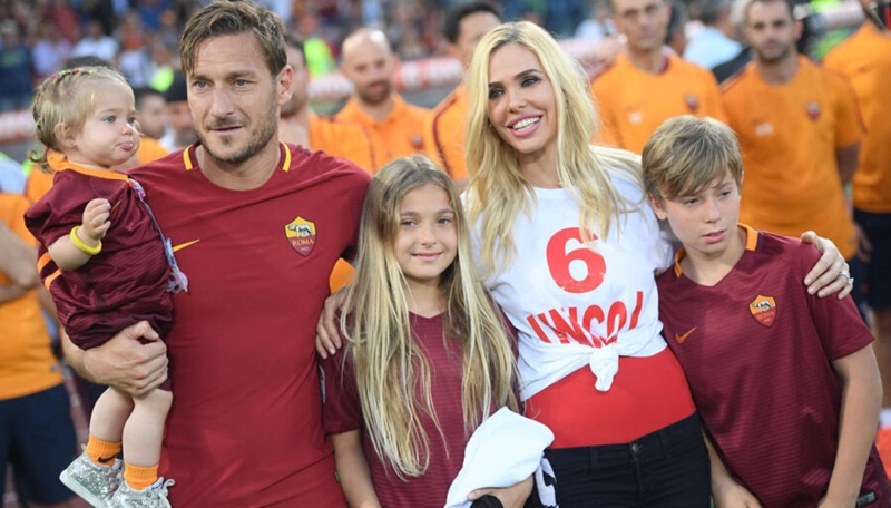 Cặp đôi này đã có 3 con là Cristian Totti, Isabel Totti và Chanel Totti.