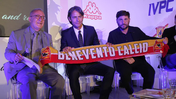 Huyền thoại AC Milan ra mắt đội bóng mới - Bóng Đá