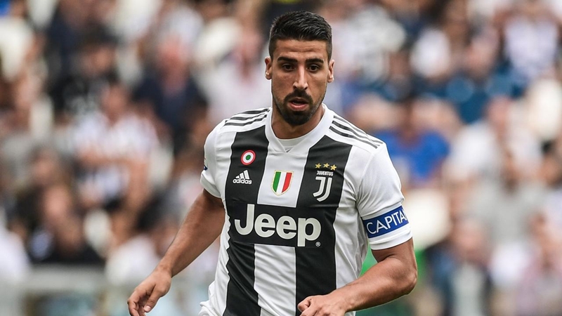 7. Sami Khedira: Tiền sử chấn thương và sự xuất hiện của Adrien Rabiot, Aaron Ramsey đã khiến cầu thủ người Đức không còn chỗ đứng ở Allianz Stadium. Fenerbahce đang muốn đưa Sami Khedira về Thổ Nhĩ Kỳ nhưng anh lại không cảm thấy hứng thú với điều đó. Tuy nhiên, nếu ở lại Turin, cơ hội ra sân của anh gần như là con số 0.