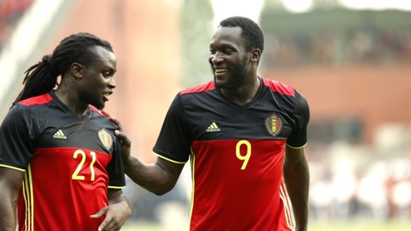 Jordan Lukaku có 1 người anh rất nổi tiếng là Romelu Lukaku. Khác với Jordan, Lukaku chơi ở vị trí trung phong. Chân sút này đang không hạnh phúc ở Manchester United và nhiều khả năng sẽ cập bến Inter Milan.
