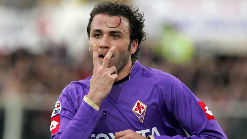 Tháng 1/2005, Pazzini chuyển sang Fiorentina với giá 6 triệu euro. Tại Artemio Franchi, anh đã ghi 33 bàn thắng sau 134 trận.
