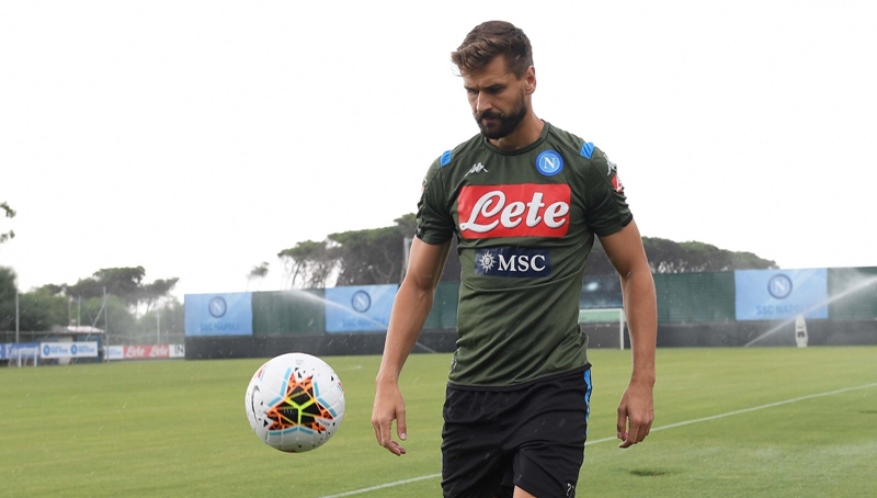 Ảnh Fernando Llorente tập luyện tại Napoli - Bóng Đá