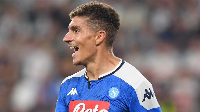 Ngày 7/6, Giovanni Di Lorenzo đã trở thành tân binh đầu tiên của Napoli. Partenopei đã phải bỏ ra 8 triệu euro để sở hữu chữ kí của hậu vệ người Italia.