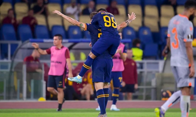 Phút 71, tỉ số là 3-0 cho AS Roma. Lần này, đến lượt Edin Dzeko có đường chuyền, đặt Nicolo Zaniolo vào vị trí thuận lợi và tiền vệ 20 tuổi đã tung ra cú sút bằng chân trái, khiến Mert Gunok phải vào lưới nhặt bóng.