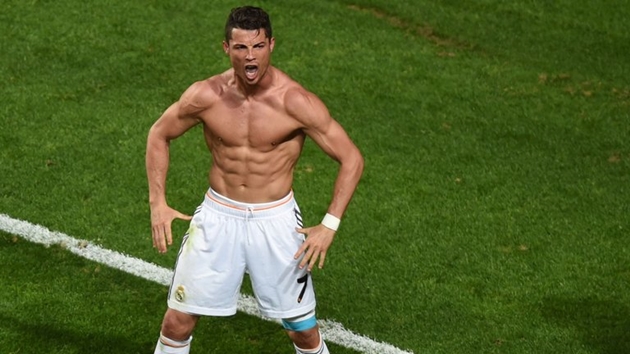 Tại UEFA Champions League, CR7 đang trở thành cầu thủ ghi nhiều bàn thắng nhất với 127 lần khiến đối thủ phải vào lưới nhặt bóng.