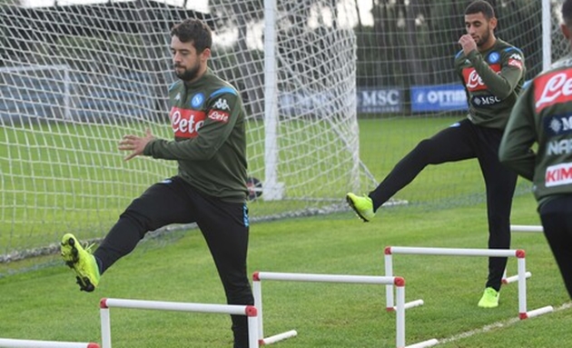 Emin Younes và Faouzi Ghoulam cũng không muốn nở nụ cười.