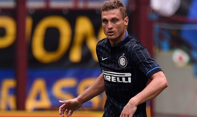 9. Nemanja Vidic: Chuyển đến Inter Milan từ Manchester United vào mùa hè năm 2014, Nemanja Vidic liên tục gặp chấn thương và không thể hiện được nhiều. Đầu mùa giải 2015 - 2016, anh tuyên bố giải nghệ.