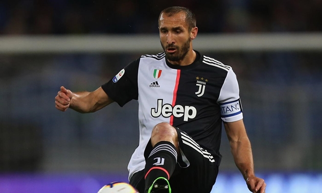 4. Giorgio Chiellini: Đội trưởng của Juventus vào thời điểm hiện tại. Mặc dù vậy, trong phần lớn thời gian của mùa giải này, anh đã phải nghỉ thi đấu vì chấn thương.