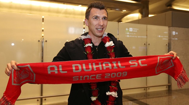 11. Mario Mandzukic: Không được Maurizio Sarri trọng dụng, ngôi sao người Croatia đã chuyển đến Al-Duhail để "dưỡng già" cách đây hơn 1 tuần.