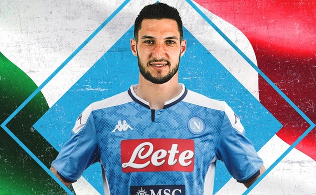 Matteo Politano gia nhập Napoli theo dạng cho mượn kèm theo điều khoản bắt buộc mua đứt trị giá 19 triệu euro.