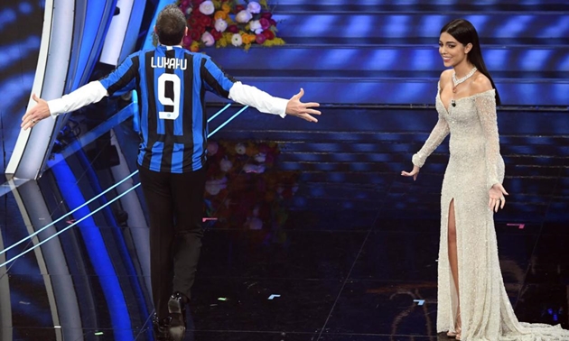Ronaldo bị Amadeus lừa ở Sanremo - Bóng Đá