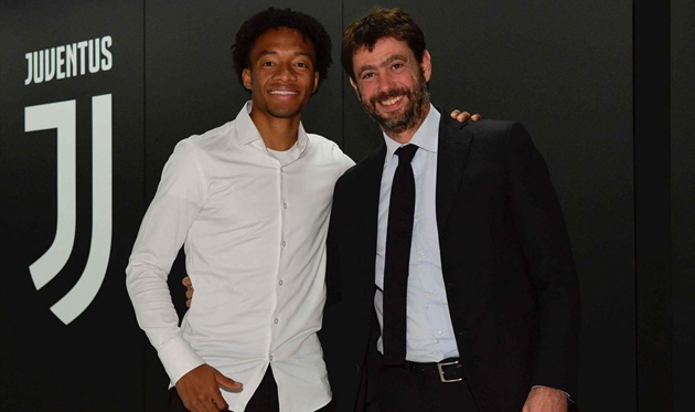 9. Juan Cuadrado: Những màn trình diễn ấn tượng của cầu thủ người Colombia tại Allianz Stadium đã được ban lãnh đạo Juventus ghi nhận. Anh mới đặt bút kí vào bản hợp đồng mới với "Lão phu nhân".