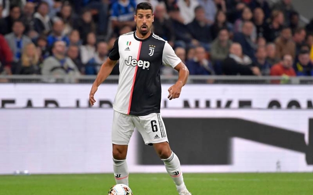 2. Sami Khedira: Tiền vệ người Đức gia nhập Juventus theo dạng chuyển nhượng tự do. Nếu không phải nghỉ thi đấu dài hạn vì chấn thương, Khedira sẽ đóng vai trò quan trọng trong cách vận hành triết lý "Sarri-ball" của Juventus.