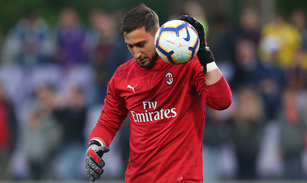 9. Gianluigi Donnarumma: Gigio và AC Milan vẫn chưa đạt được thỏa thuận gia hạn hợp đồng. Nhiều khả năng, ban lãnh đạo Rossoneri sẽ chấp nhận để Gianluigi Donnarumma ra đi bởi họ đã có sẵn phương án thay thế, đó là Alessandro Plizzari.
