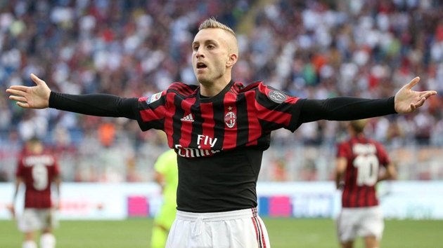 Gerard Deulofeu trong màu áo AC Milan.