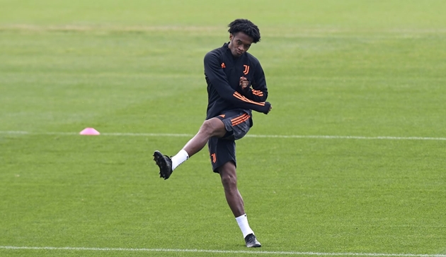 Sự tập trung luôn được Juan Cuadrado và các đồng đội duy trì trong suốt buổi tập.