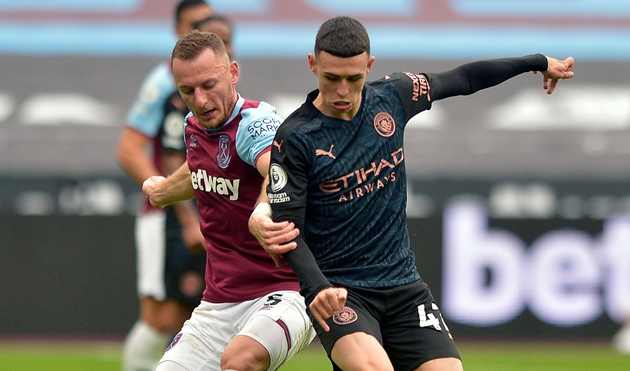 Thay thế Aguero, Phil Foden để lại hàng loạt thống kê ấn tượng - Bóng Đá