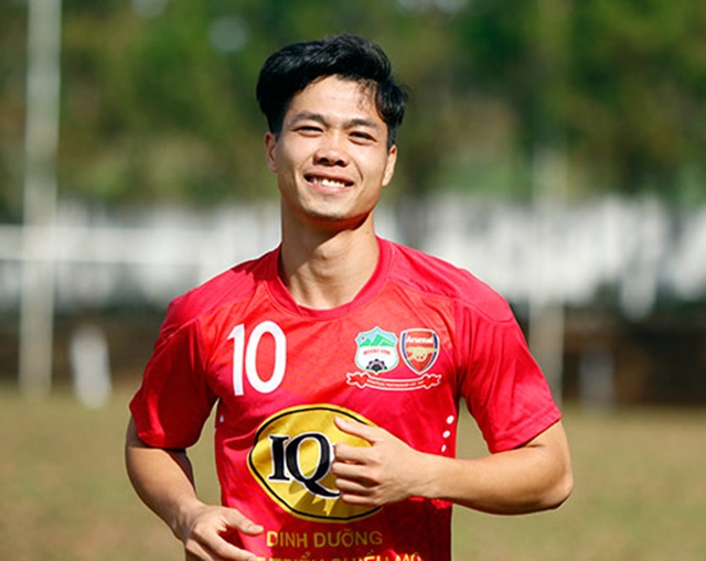 Công Phượng luôn được NHM Thái Lan chào đón.
