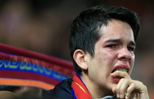 Những giọt lệ trong đêm điên rồ ở Anfield - Bóng Đá