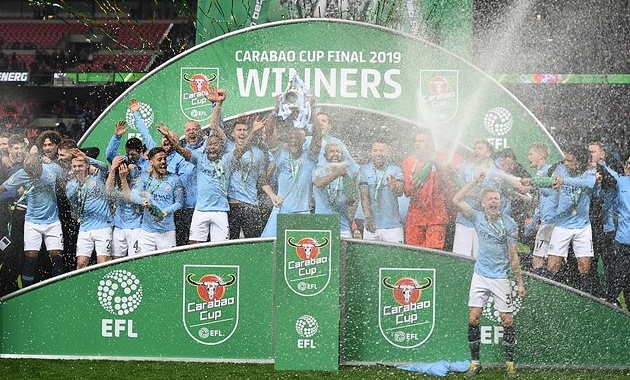 Man City cùng cổ động viên ăn mừng tưng bừng trên phố - Bóng Đá