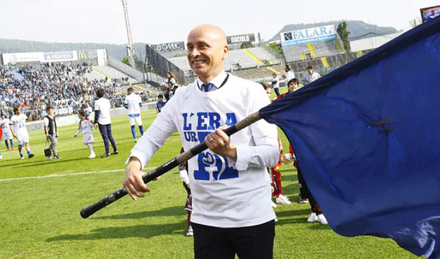 Ảnh: Brescia sửa sân trước ngày Serie A khởi tranh - Bóng Đá