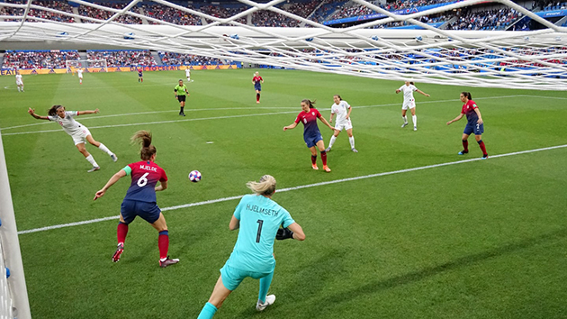 Tiếp tục 'vô đối', cựu sao Man Utd đưa nữ Anh vào bán kết World Cup - Bóng Đá