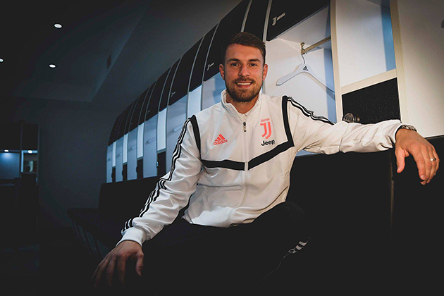 (ảnh) Aaron Ramsey trầm trồ trước kho thành tích vĩ đại của Juventus - Bóng Đá