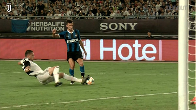 Pha tắc bóng đẳng cấp của Demiral (trận gặp Inter Milan) có thể là nguyên nhân khiến BLĐ Juventus quyết giữ anh lại.