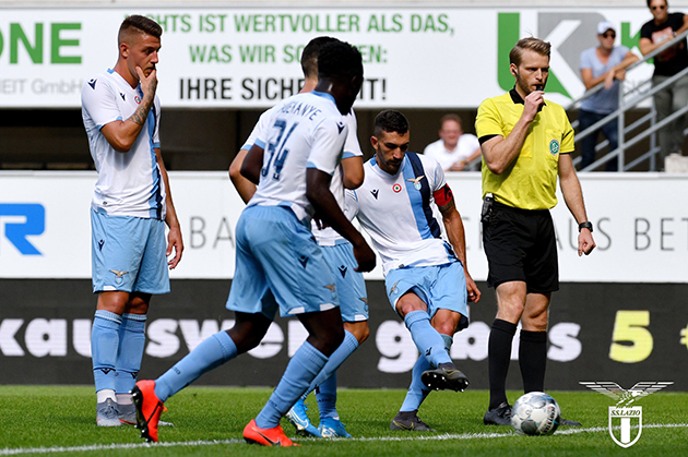 Ảnh trận: Đè bẹp tân binh Bundesliga, 'Đại bàng xanh' thị uy sức mạnh - Bóng Đá