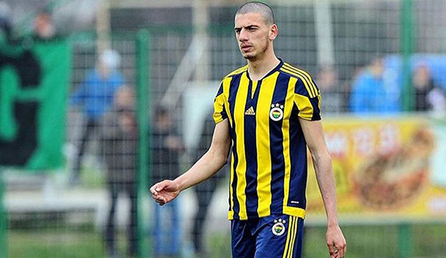Sinh ngày 5/3/1998, Merih Demiral trưởng thành từ lò đào tạo của CLB Fenerbahce.