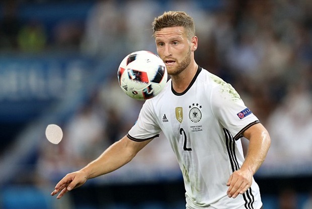Mustafi sẽ gia nhập Arsenal trong 48 giờ tới. Ảnh: Internet.