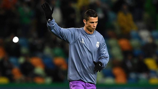 Ronaldo được CĐV Sporting chào đón nhiệt liệt.