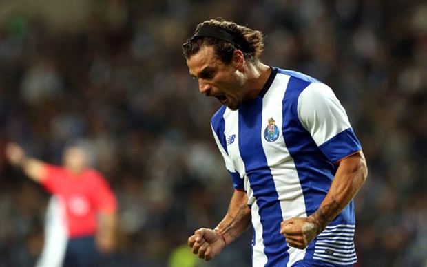 Sau đó được Porto mua.