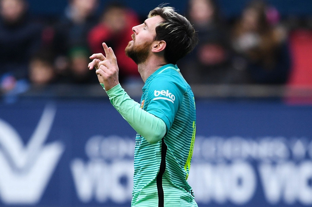Tình huống ăn mừng quen thuộc của Messi. Ảnh: Mirror.