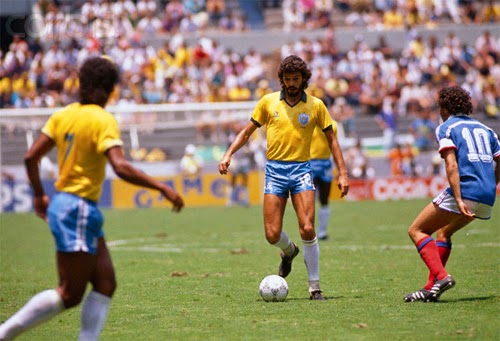 4. Branco là hậu vệ trái huyền thoại của Brazil từ thập niên 80-90. Ông là một tượng đài của bóng đá nước này mà ai cũng nể phục.