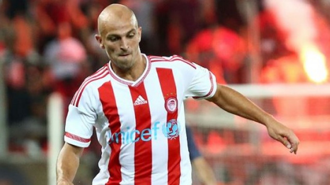 Hiện đang chơi cho Olympiakos.