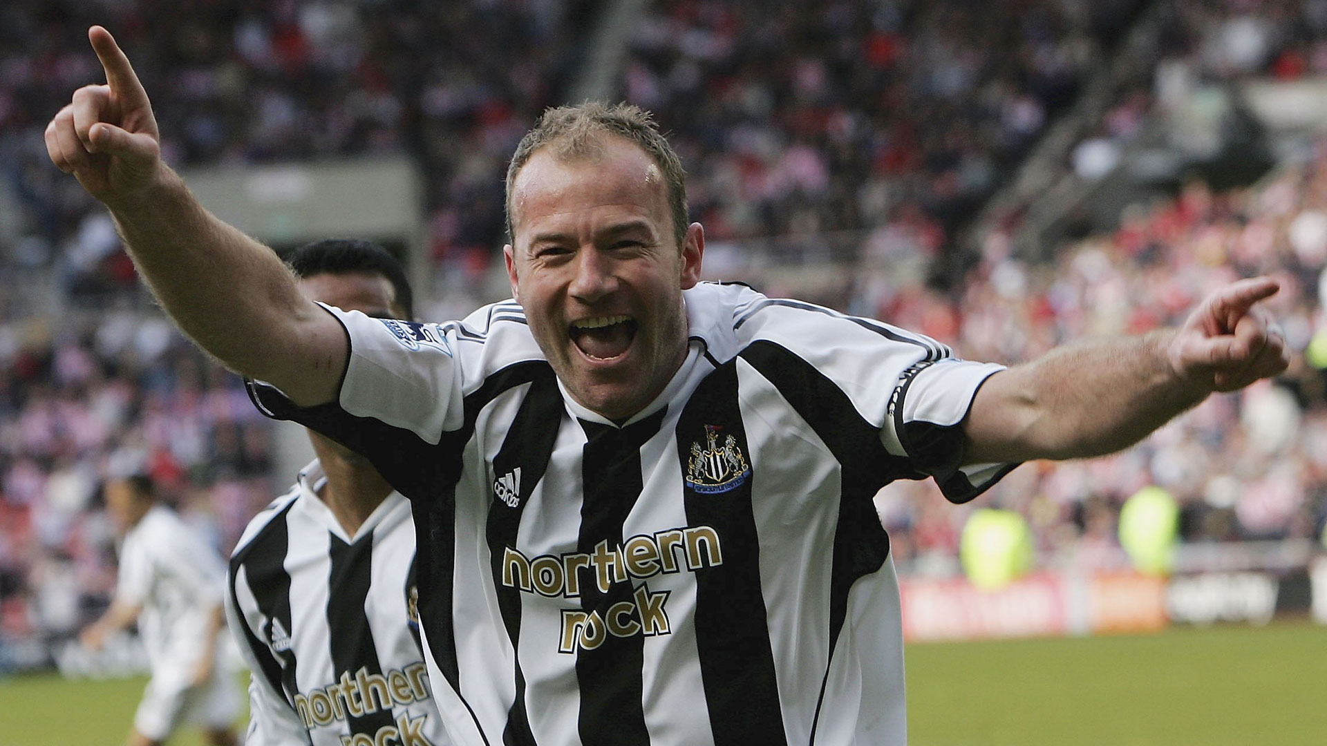 1. Alan Shearer - 11 cú hattrick