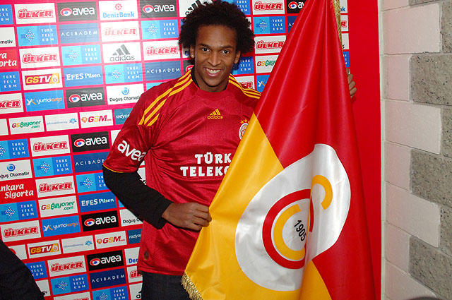 Sau đó chuyển sang chơi cho Galatasaray.