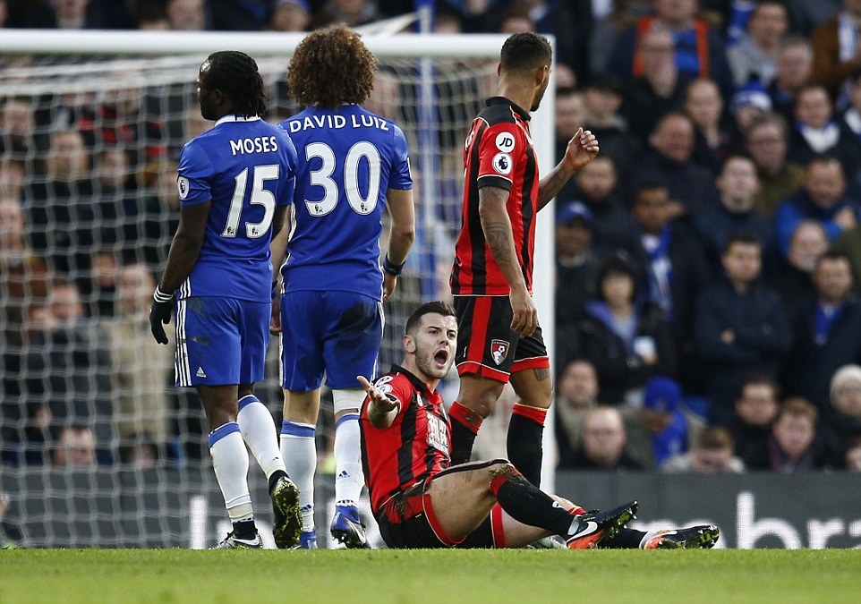 Jack Wilshere là người chơi nổi bật nhất bên phía đội khách. Ảnh: Daily Mail.