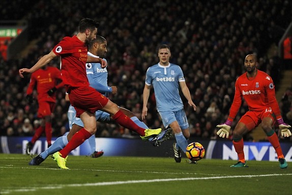 Adam Lallana đưa trận đấu trở lại vạch xuất phát. Ảnh: Daily Mail.