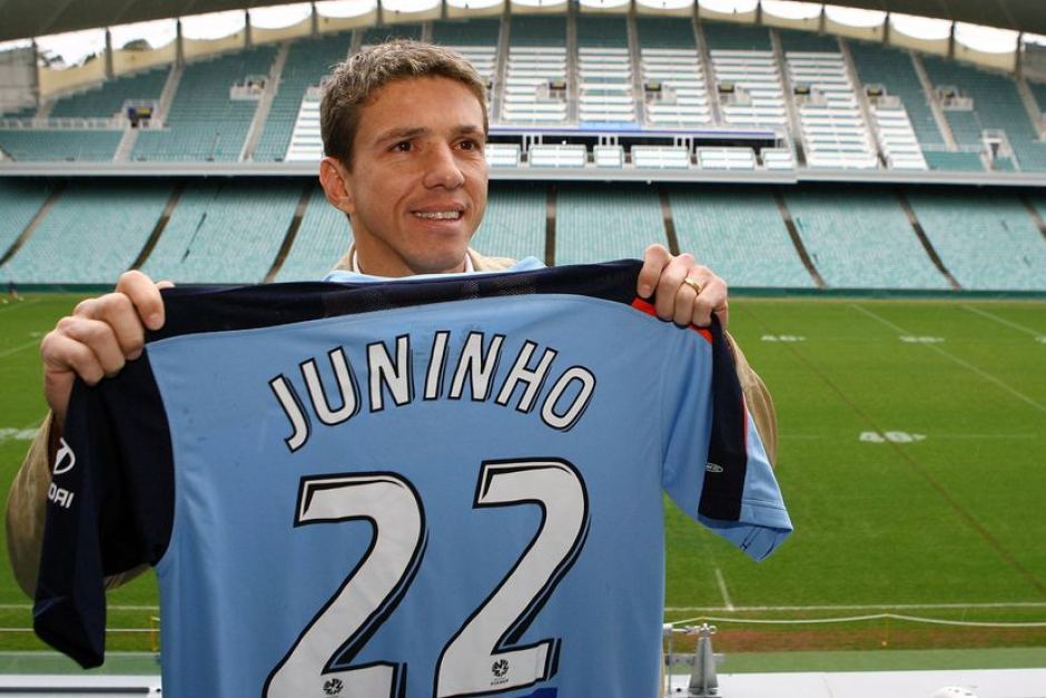 Chuyển sang chơi cho Sydney FC.