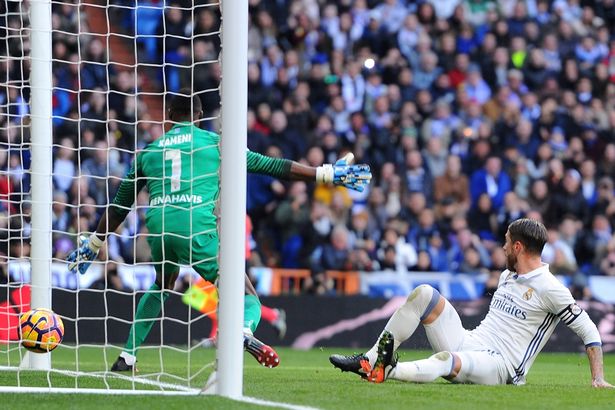 Một pha di chuyển thông minh của cầu thủ này. Ảnh: Mirror.