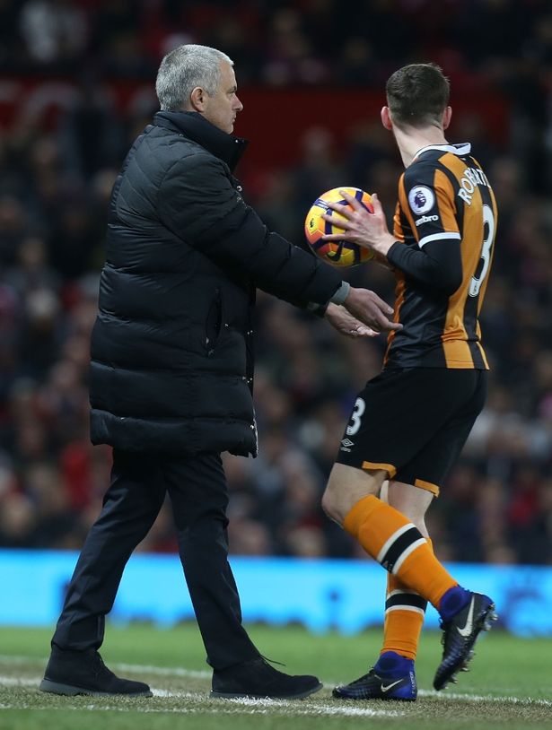 Phản ứng với các quyết định của trọng tài. Ảnh: Mirror.