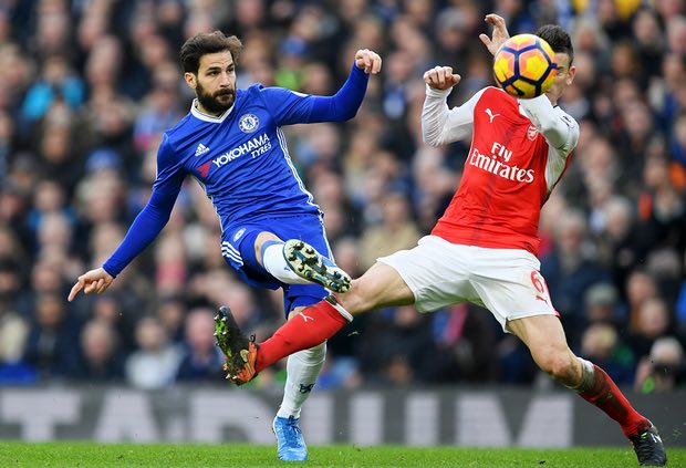 Fabregas lập công sau sai lầm của Cech. Ảnh: Theguardian.